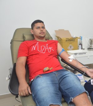Hemoal faz coleta de sangue e cadastro de medula óssea em centro universitário