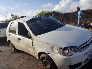 Casal fica ferido após capotamento em Boca da Mata