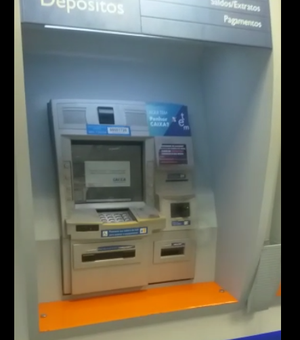 [Vídeo] Cliente de banco é constrangida por registrar filas e caixas quebrados 