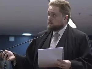 Defesa de Augusto Heleno critica atuação de Moraes no processo: 'Juiz inquisidor?'