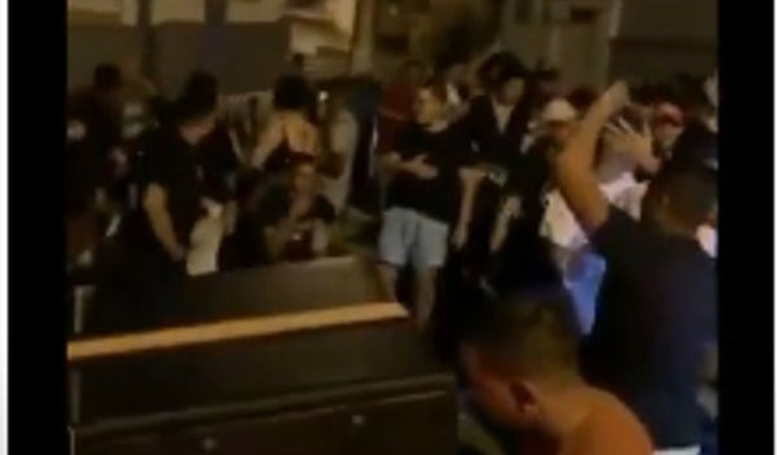[Vídeo] Áreas evacuadas servem como palco para festas clandestinas em Maceió