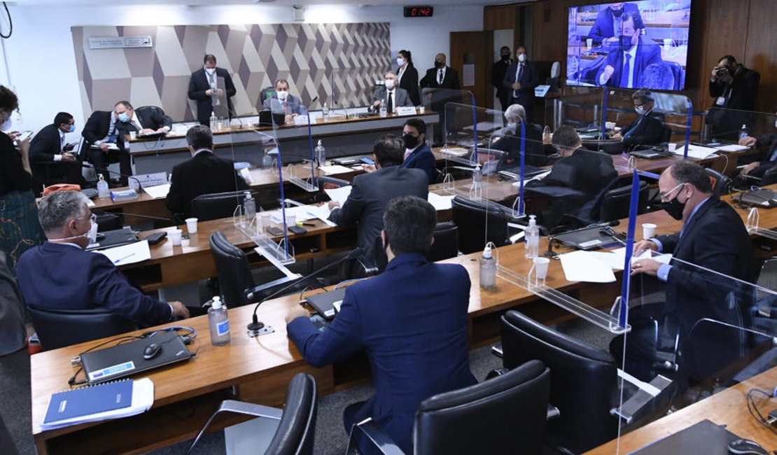 CPI da Covid quer convocar 10 governadores e prefeitos de 7 capitais