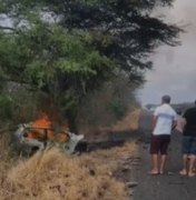 [Vídeo] Três pessoas morrem carbonizadas após colisão na BR-423, em Inhapi