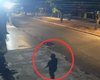 Homem invade restaurante e rouba televisão na Avenida Amélia Rosa, em Maceió