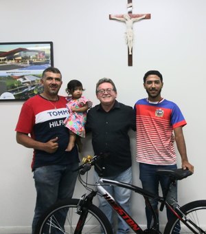 Atleta arapiraquense ganha bicicleta para buscar novos títulos pelo Brasil