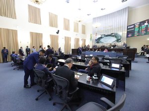 Parlamentares aprovam reajuste de 6% para servidores públicos estaduais