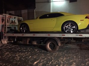 Camaro amarelo que pertence a jogador é apreendido em Maceió