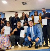 Caio Bebeto celebra qualificação de 360 jovens pelo Programa Emprega Jovem em Maceió