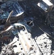 Veículo é destruído em incêndio em Jacarecica