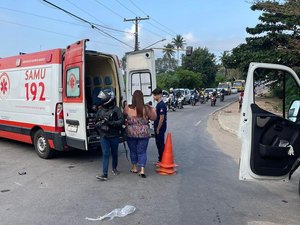 Colisão entre duas motos deixa três pessoas feridas no bairro Ouro Preto, em Arapiraca