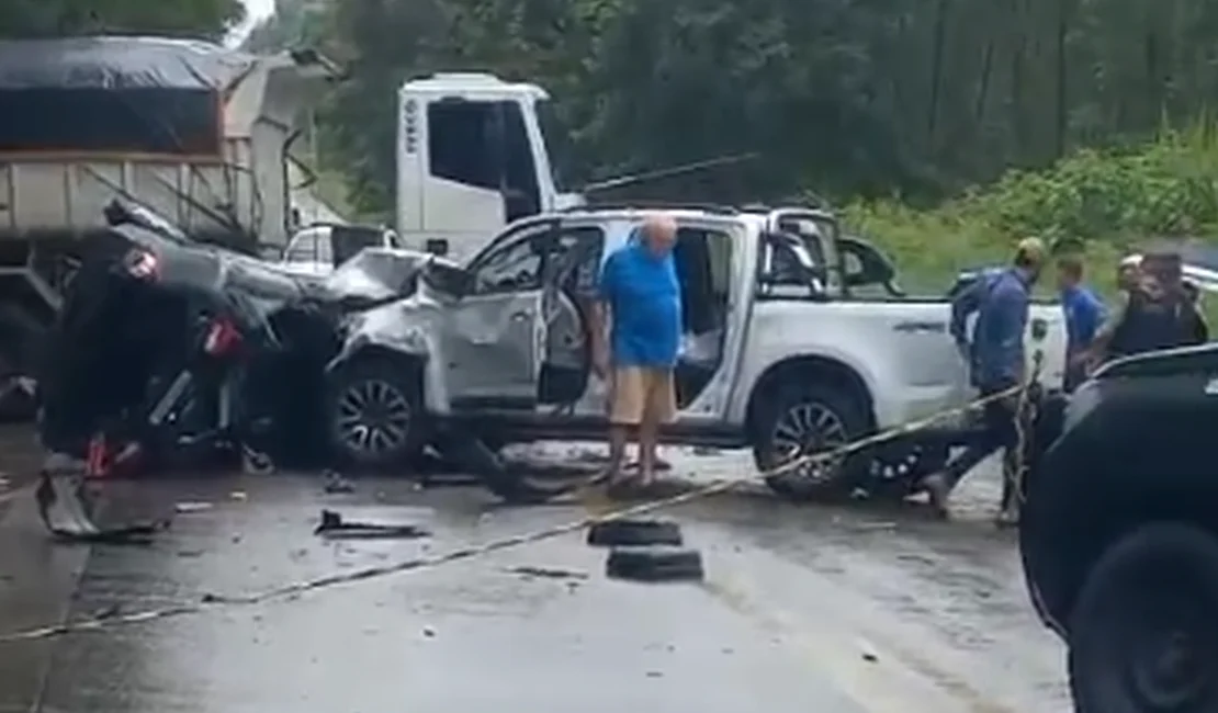 Colisão entre dois veículos deixa um morto e outro ferido na BR-316, em Atalaia