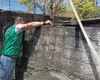Empresa é autuada por despejar concreto em galeria pluvial em Maceió