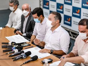 Governo fecha praias e comércio aos finais de semana e implanta toque de recolher