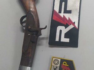 Homem é atingido com disparo de arma de fogo pelo companheiro