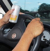 Condutor se envolve em acidente e é preso suspeito de dirigir embriagado em Maceió