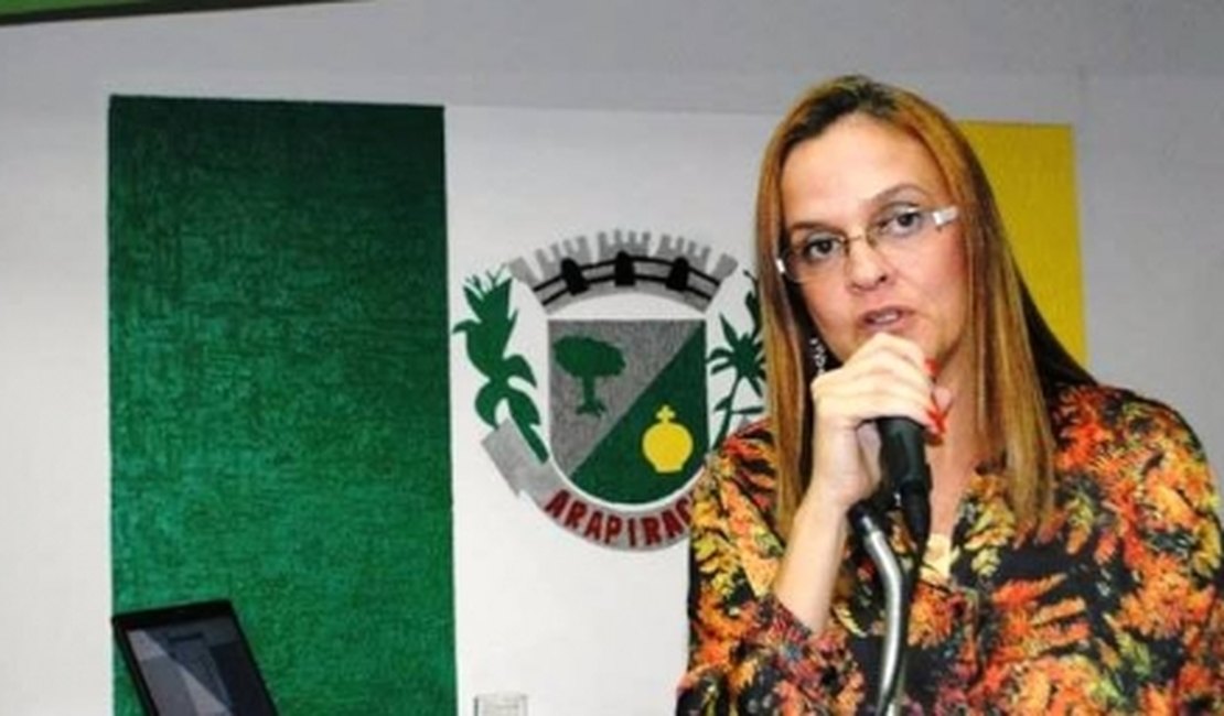 Atraso de salários na prefeitura de Arapiraca é um retrocesso, diz Aurélia Fernandes