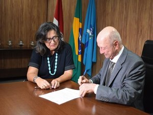 TCE/AL E CREA/AL assinam aditivo do Termo de Cooperação mútua