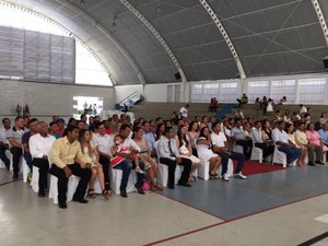 17º casamento coletivo de 2016 oficializa quarenta uniões no bairro da Cambona