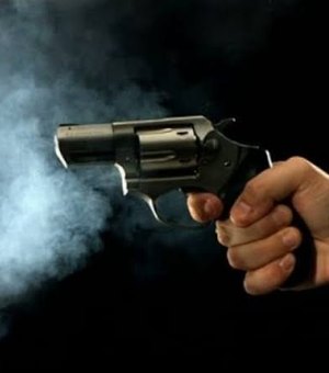 Homem morre após ser atingido por quatro disparos de arma de fogo na parte alta de Maceió