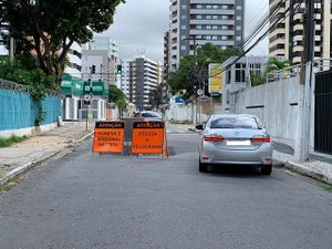Casal finaliza manutenção em rede coletora na Jatiúca e inicia na Pajuçara