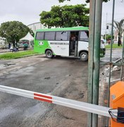 Estivadores realizam protesto em frente ao Porto de Maceió