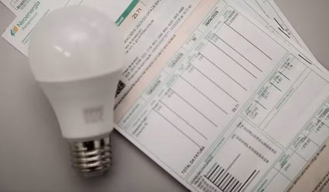 Conta de luz: bandeira tarifária em agosto continuará amarela, decide Aneel