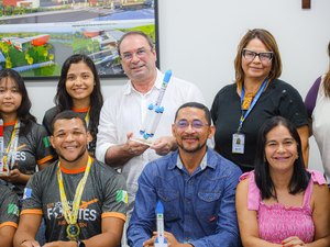 Prefeito Luciano parabeniza estudantes vencedores da Jornada Brasileira de Foguetes