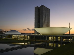 Justiça proíbe pagamento de auxílio-mudança para deputados e senadores reeleitos