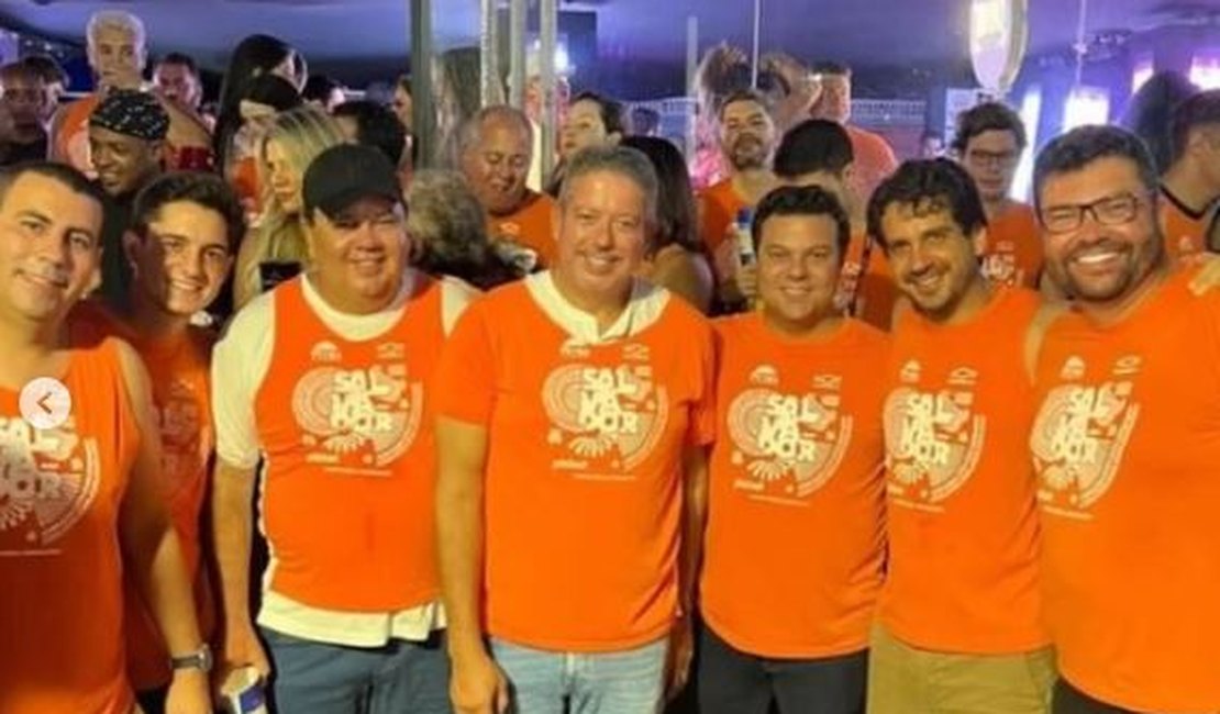 Após encontro com Lula, Arthur Lira curte o carnaval de Salvador ao lado de aliado
