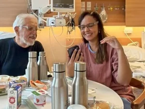 Carlos Alberto de Nóbrega é internado com pneumonia em hospital de São Paulo