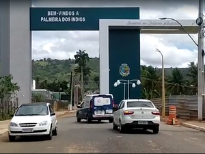 Obra paralisada do “Portal Capital” oferece risco aos motoristas em Palmeira