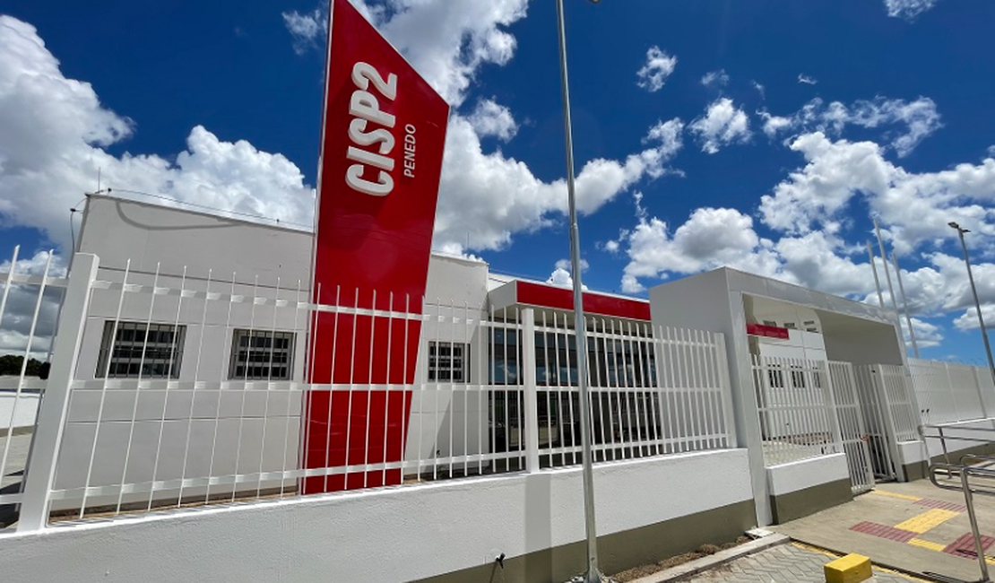 Populares imobilizam suspeito de tentar invadir residências em Penedo e acionam a PM