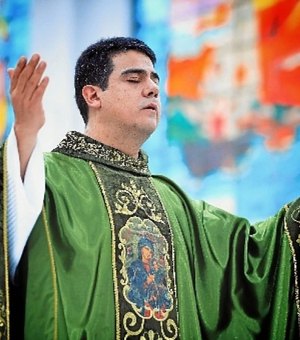 Bispo critica padre Robson e viraliza: 'Jesus não precisa de megatemplos'