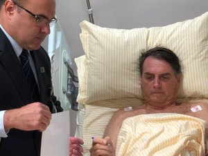 Bolsonaro teve náuseas e vômito neste sábado, diz boletim médico