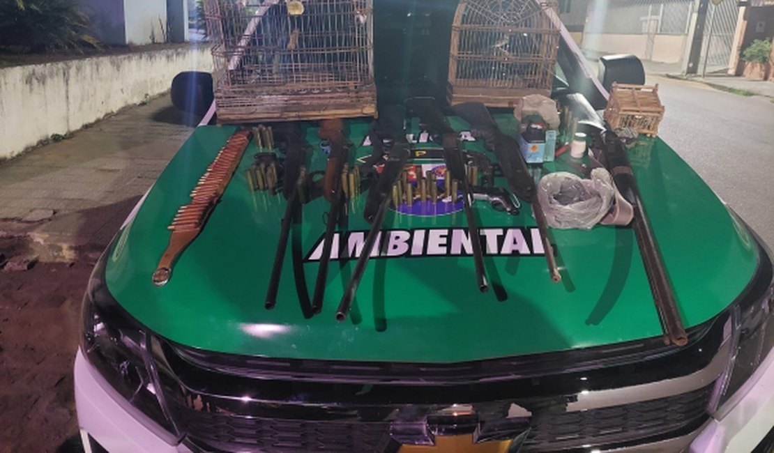 Armas, munições e aves silvestres foram apreendidas em Taquarana depois de investigação da Polícia Militar no Agreste