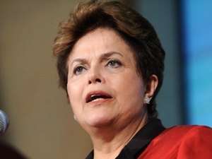 Dilma diz, em mensagem de Ano-Novo, que está otimista com 2016