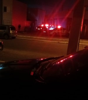 Homem é morto após abrir a porta do apartamento para suspeito no Benedito Bentes