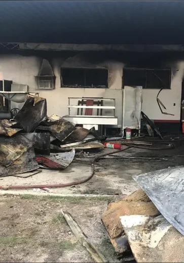 Justiça absolve sete acusados de envolvimento no incêndio no Ninho do Urubu