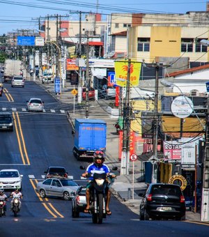 Nova sinalização em vias beneficiam bairros de Maceió