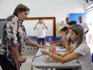 De forma discreta, Célia Rocha votou e disse estar feliz e confiante