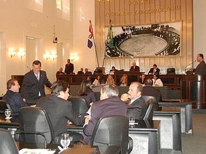 Após polêmica, assembléia aprova o voto aberto