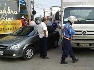 Acidente no Centro de Arapiraca prejudica tráfego de veículos