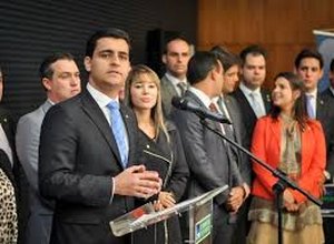 'Não passará', diz JHC, líder da Bancada da Internet sobre limitação de dados