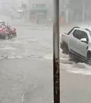 Chuva forte provoca alagamentos em Girau do Ponciano nesta Quarta-feira de Cinzas