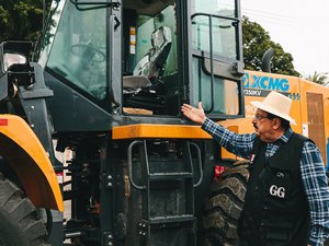 Prefeitura de Rio Largo recebe nova Pá Carregadeira que irá beneficiar infraestrutura do município