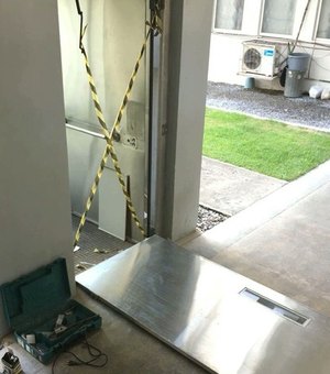 Porta de elevador quebrado cai sobre criança de 2 anos na UFPB, em João Pessoa