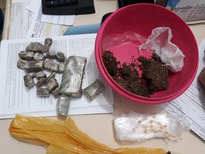 Homem é preso em flagrante e outro consegue fugir de acusação de tráfico de drogas