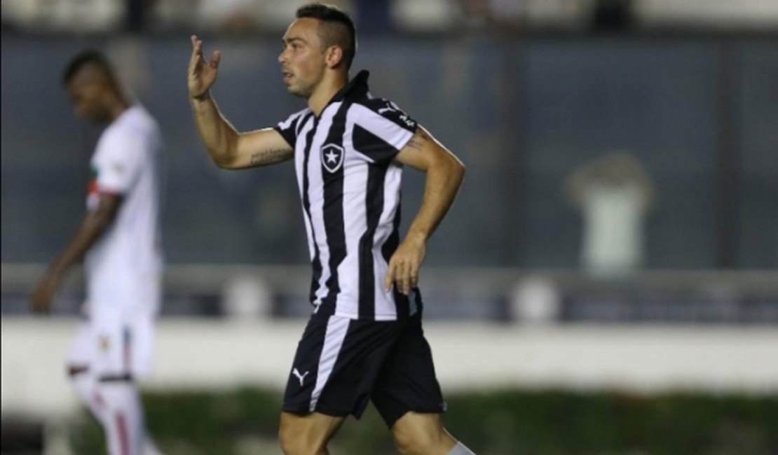 Gomes faz testes e Lizio é escalado entre os titulares