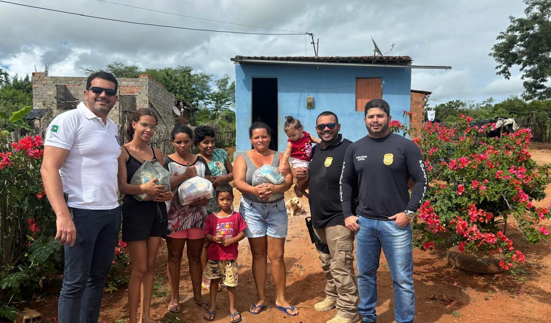 Policiais civis fazem doação de 500kg de alimento para comunidade local