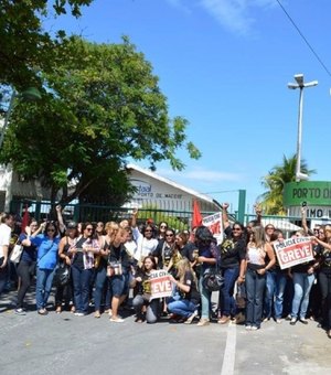 TJ/AL determina multa de R$ 10 mil para grevistas; prejuízo no Porto é de R$ 700 mil